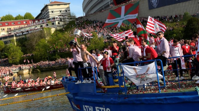 Athletic Bilbao rayakan gelar Copa del Rey dengan perahu