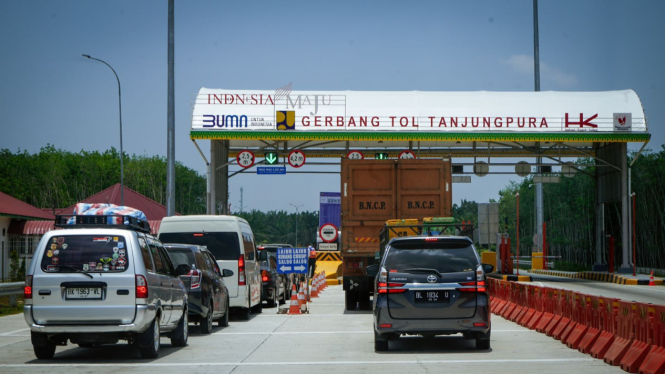 Gerbang tol Tanjung Pura.(dok Hutama Karya)