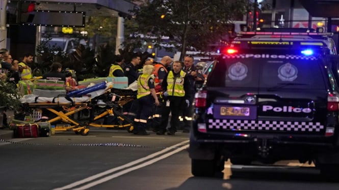 Polisi dan ambulans di lokasi insiden penikaman di pusat perbelanjaan Sydney