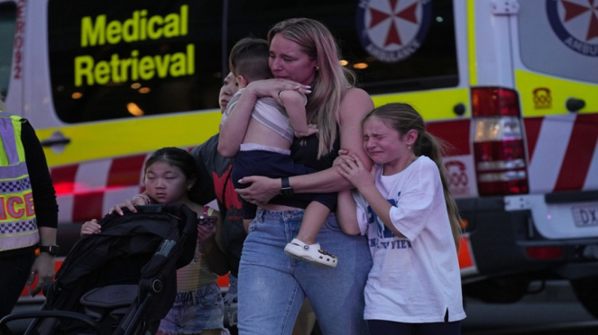 Ibu dan anak histeris usai insiden pisau di pusat perbelanjaan Sydney