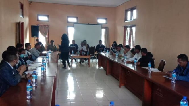 Rapat dengar pendapat perwakilan nakes dengan Komisi A DPRD Manggarai