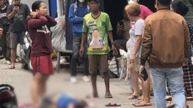 Pria berinisial A (42) yang membacok ibu kandungnya berinisial L (61) di Kapuk, Cengkareng, Jakarta Barat.