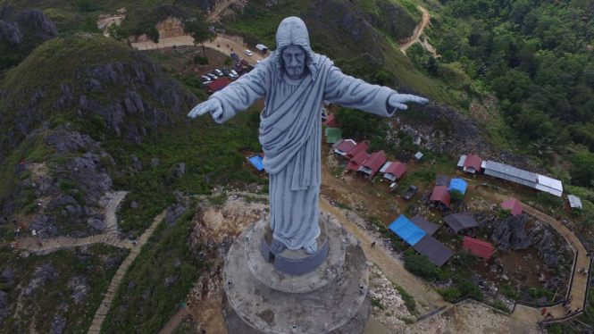 Patung Yesus Memberkati Tana Toraja