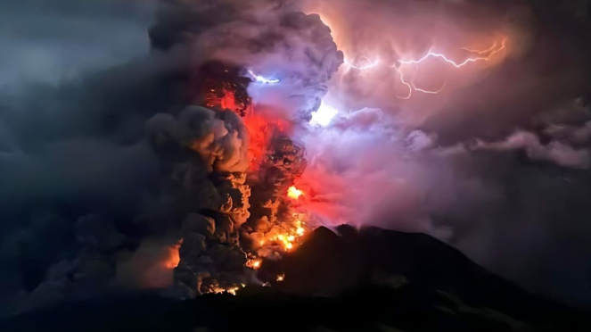 Gunung Api Luar Angkasa di Kabupaten Sitaro, Provinsi Sulawesi Utara