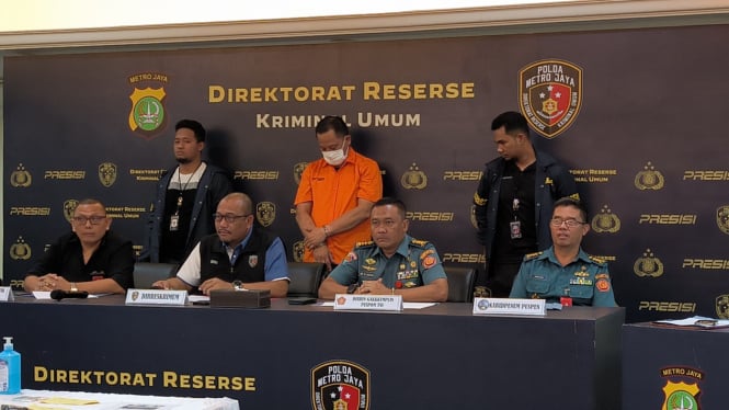 Pemobil Fortuner arogan berinisial PWGA yang menggunakan pelat dinas TNI palsu (berbaju tahanan warna oranye) terancam 6 tahun penjara