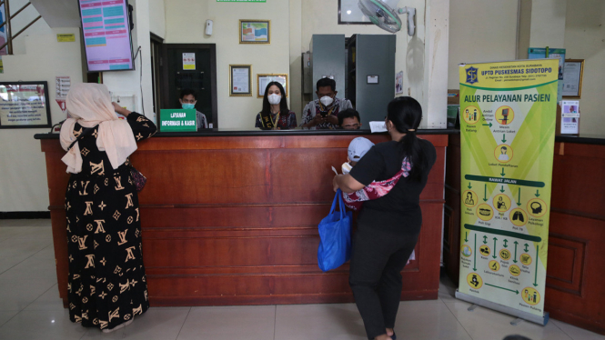 Suasana di salah satu tempat pelayanan kesehatan masyarakat di Surabaya. (Foto: Humas Pemkot Surabaya)