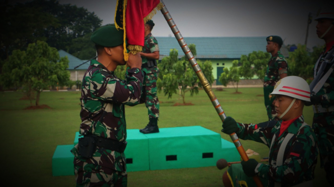 VIVA Militer: Sertijab Komandan Yonif 305 Tengkorak Kostrad TNI.