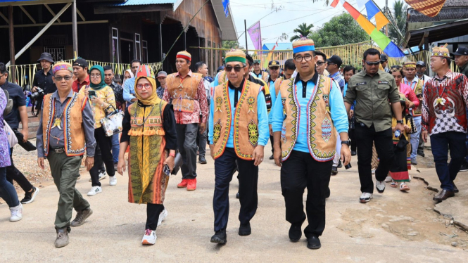 Pj Gubernur Kaltim Akmal Malik hadir di acara Pesta Adat Wehea Lom Plai