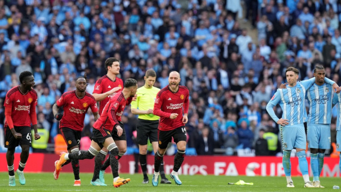 Pemain Manchester United rayakan kemenangan atas Coventry City