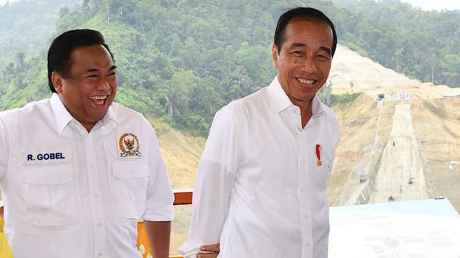 Presiden Jokowi bersama Wakil Ketua DPR RI Fraksi Partai NasDem Rachmat Gobel
