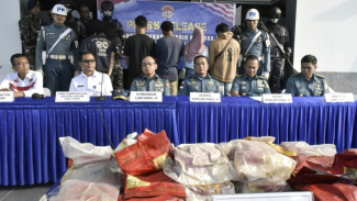 TNI AL Bekuk Penyelundup Kristal Haram dari Malaysia Senilai 19 Miliar di Pulau Siondo