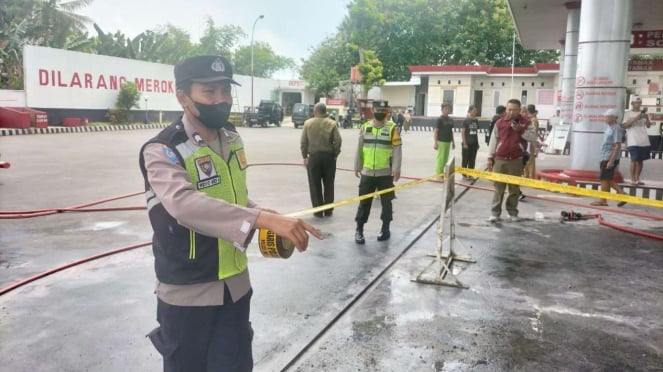 Mobil Sedan Ludes Hangus Terbakar di SPBU Ngadirojo Wonogiri