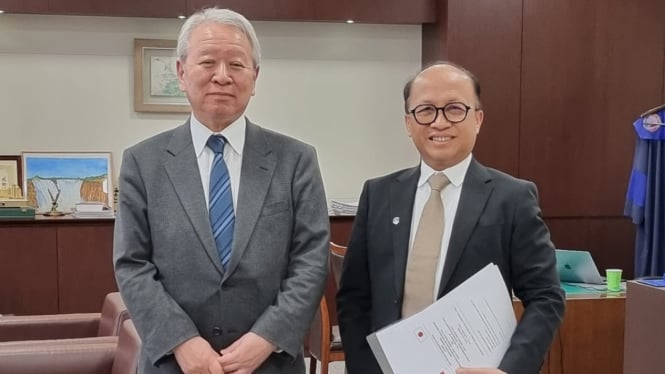 Sekjen Kemnaker Anwar Sanusi bersama Presiden of JICA Akihiko Tanaka