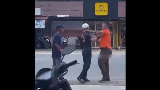 Viral pegawai minimarket ribut dengan juru parkir liar