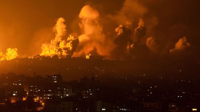 VIVA Militer: Kepulan asap di wilayah Israel usai serangan rudal Iran