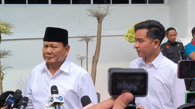 Prabowo Subianto dan Gibran Rakabuming Raka tiba di Gedung KPU RI, Rabu, 24 April 2024