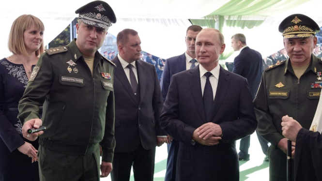 Putin Bersama Wamenhan (Doc: Politico)