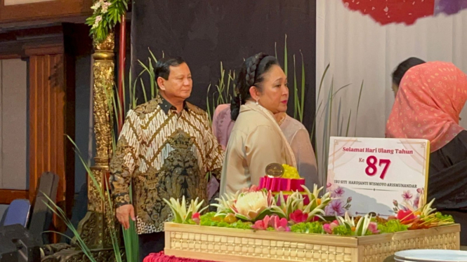 Presiden RI terpilih Prabowo Subianto hadir di acara ulang tahun dari adik Tien Suharto, Siti Hardjanti Wismoyo pada Kamis, 25 April 2024.