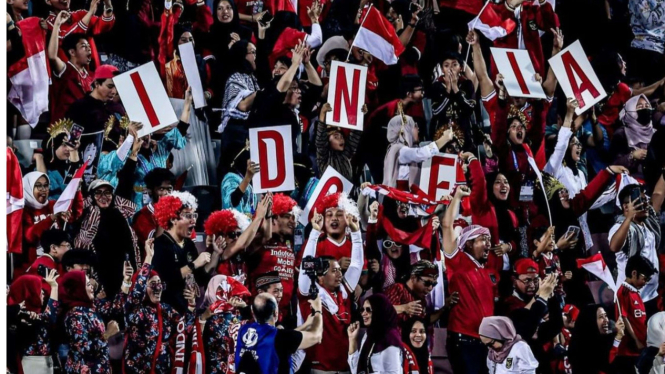 Suporter Indonesia saat perempat final Piala Asia U-23 2024 di Qatar 