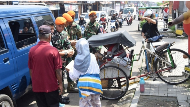 VIVA Militer: Prajurit Wing Komando I Kopasgat gelar Jum'at Berkah