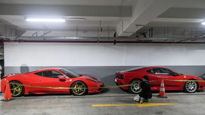 Dua mobil Ferrari Harvey Moeis yang disita