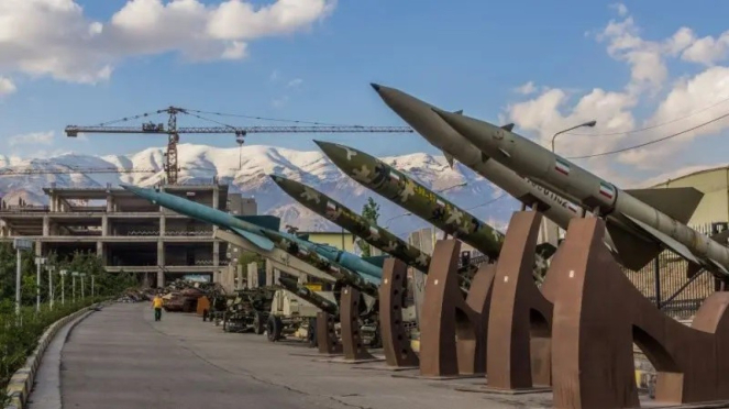 VIVA Military: Ballistische Rakete des iranischen Militärs