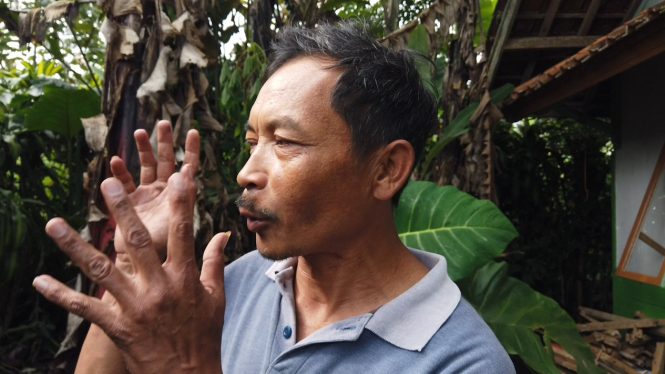 Oleh bercerita saat  menyelamatkan diri saat gempa bumi terjadi di Garut, Jawa Barat.