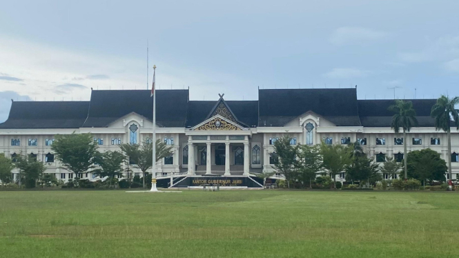 Foto Lapangan Hijau Kantor Gubernur Jambi 