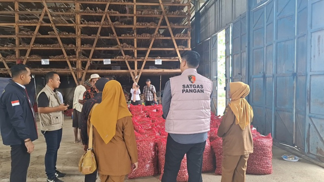 Satgas Bareskrim sidak gudang bawang merah di Brebes Jawa Tengah