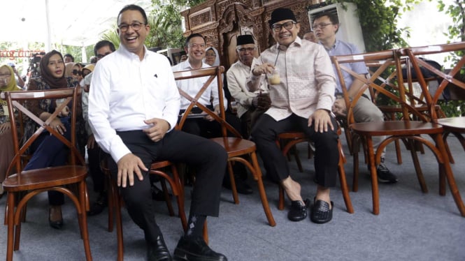 Anies dan Cak Imin saat umumkan pembubaran Timnas Amin