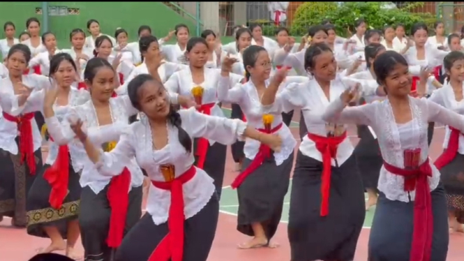 Pencatatan Rekor MURI Pagelaran Tari Legong dengan pelajar terbanyak melibatkan 5.027 pelajar di Kota Denpasar