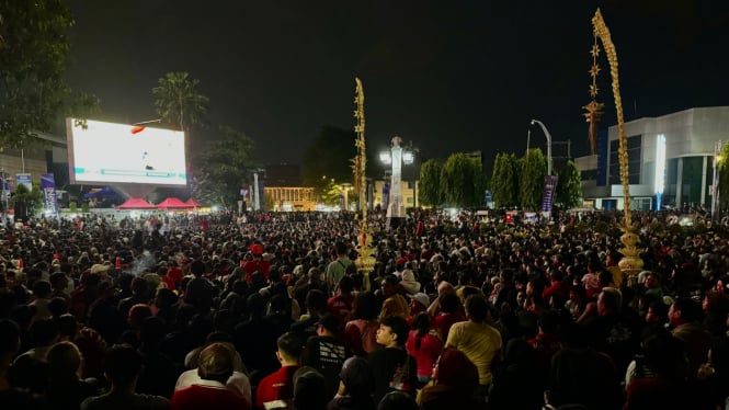 Nobar laga Timnas Indonesia U-23 di kawasan depan Balai Kota Solo