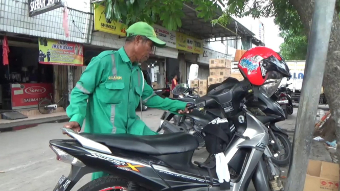 Juru parkir asal Jombang yang akan naik haji. 