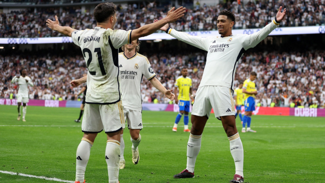 Pemain Real Madrid merayakan gol, Jude Bellingham dan Brahim Diaz