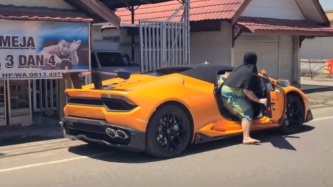 Emak-emak dasteran naik Lamborghini Huracan