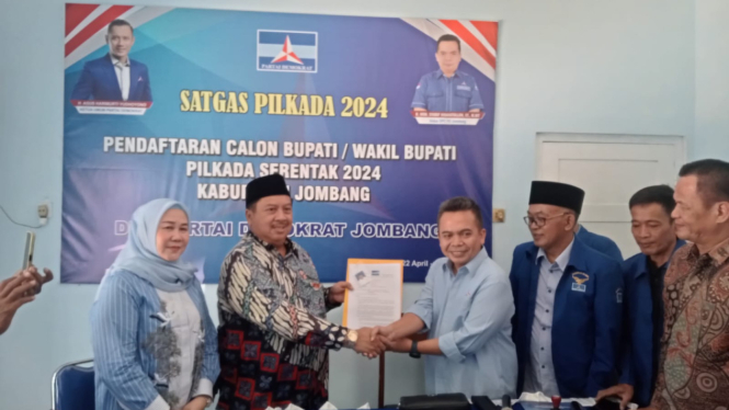 Ketua AKD Jombang saat daftar ke partai Demokrat.