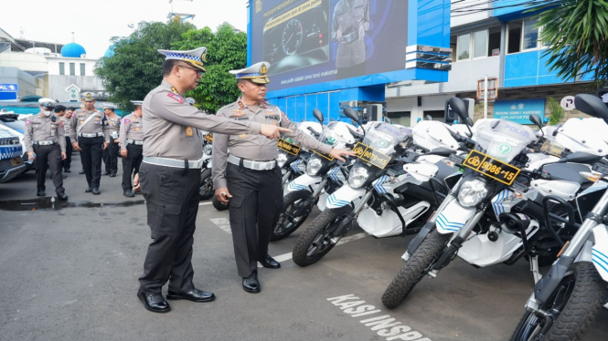 Kakorlantas Polri Irjen Aan Suhanan mengecek kendaraan dinas untuk WWF di Bali