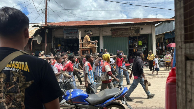 Siswa yang menggunakan atribut bintang Kejora di Dogiyai Papua Tengah