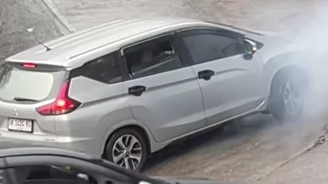 Mitsubishi Xpander gagal nanjak di Sintinjau Lauik