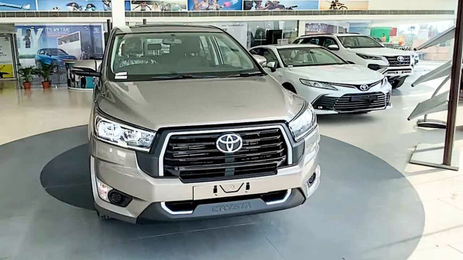 Toyota Innova Crysta GX Plus