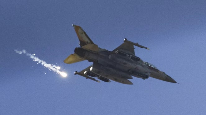 Viva militar: tormenta de aviones de combate israelí Rifa, Palestina