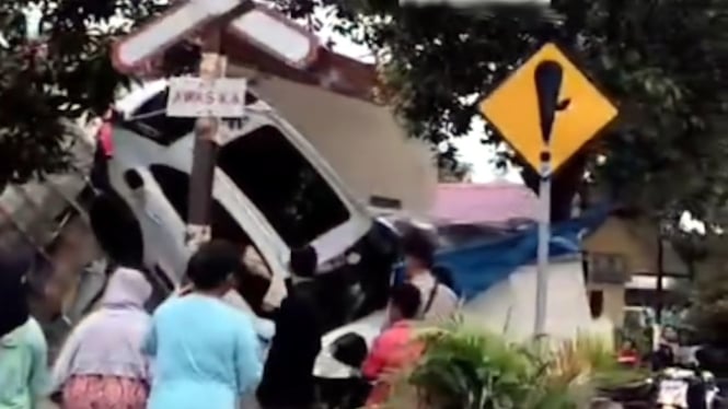 Porsche tabrak kantor polisi di Medan, Sumatera Utara