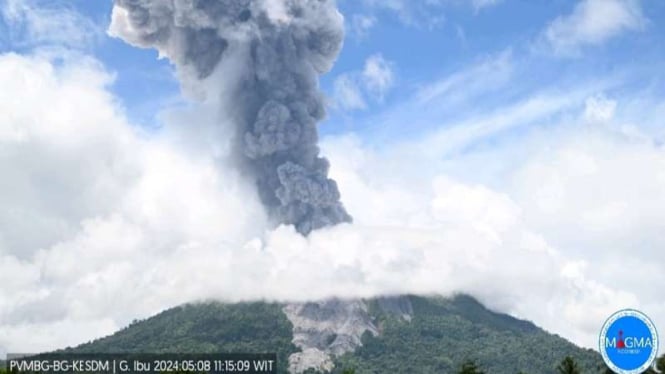 Erupsi Gunung Ibu di Halmahera Barat, Maluku Utara, 8/5