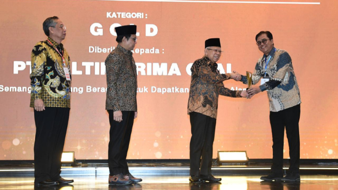 PT Kaltim Prima Coal (KPC) ganó el mejor premio en los premios CSR 2024 y Sustainable Village Development (PDB)