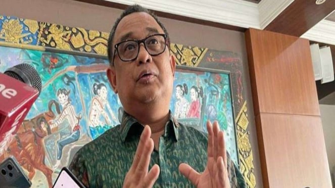 Ari Dwipaana, Koordinator Staf Khusus Presiden.