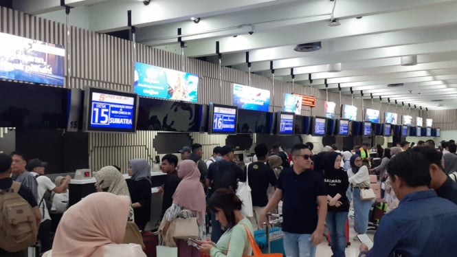 Situasi penumpang di Terminal 2 Bandara Soetta