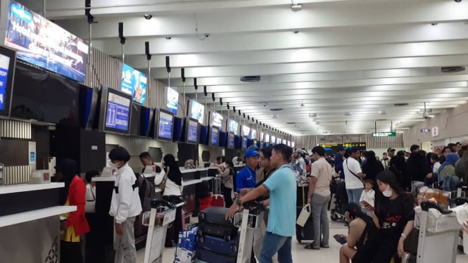 Situasi penumpang di Terminal 2 Bandara Soetta, Tangerang