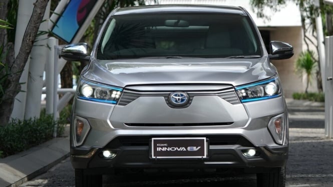 Toyota Kijang Innova EV Shuttle di Bali