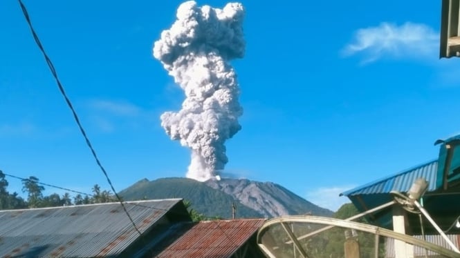 Gunung Ibu di Halmahera Barat, Maluku Utara