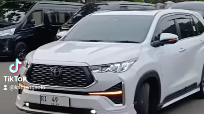 Kijang Innova Zenix Hybrid Menpora